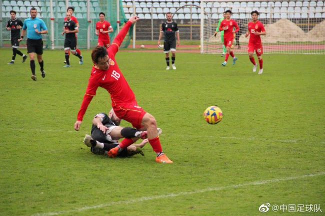 老板办公室强吻亲胸视频